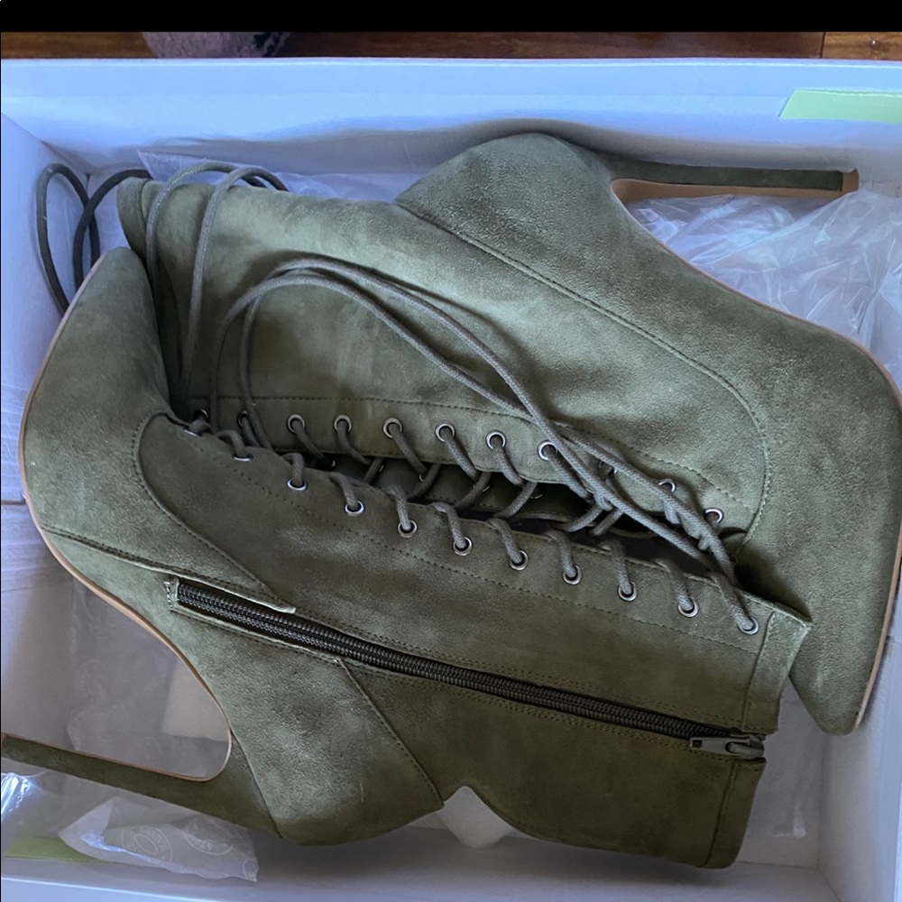 Steve Madden Olive Green Suede laced booties